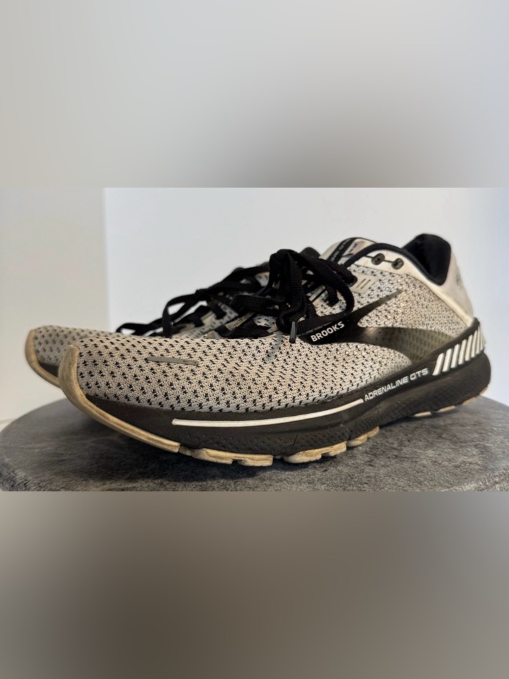 Brooks Adrenaline 22 GTS Sneakers Tennis Shoes 11.5